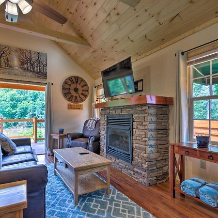 Cozy Riverfront Cabin With Private Deck And Hot Tub! Bryson City Bagian luar foto