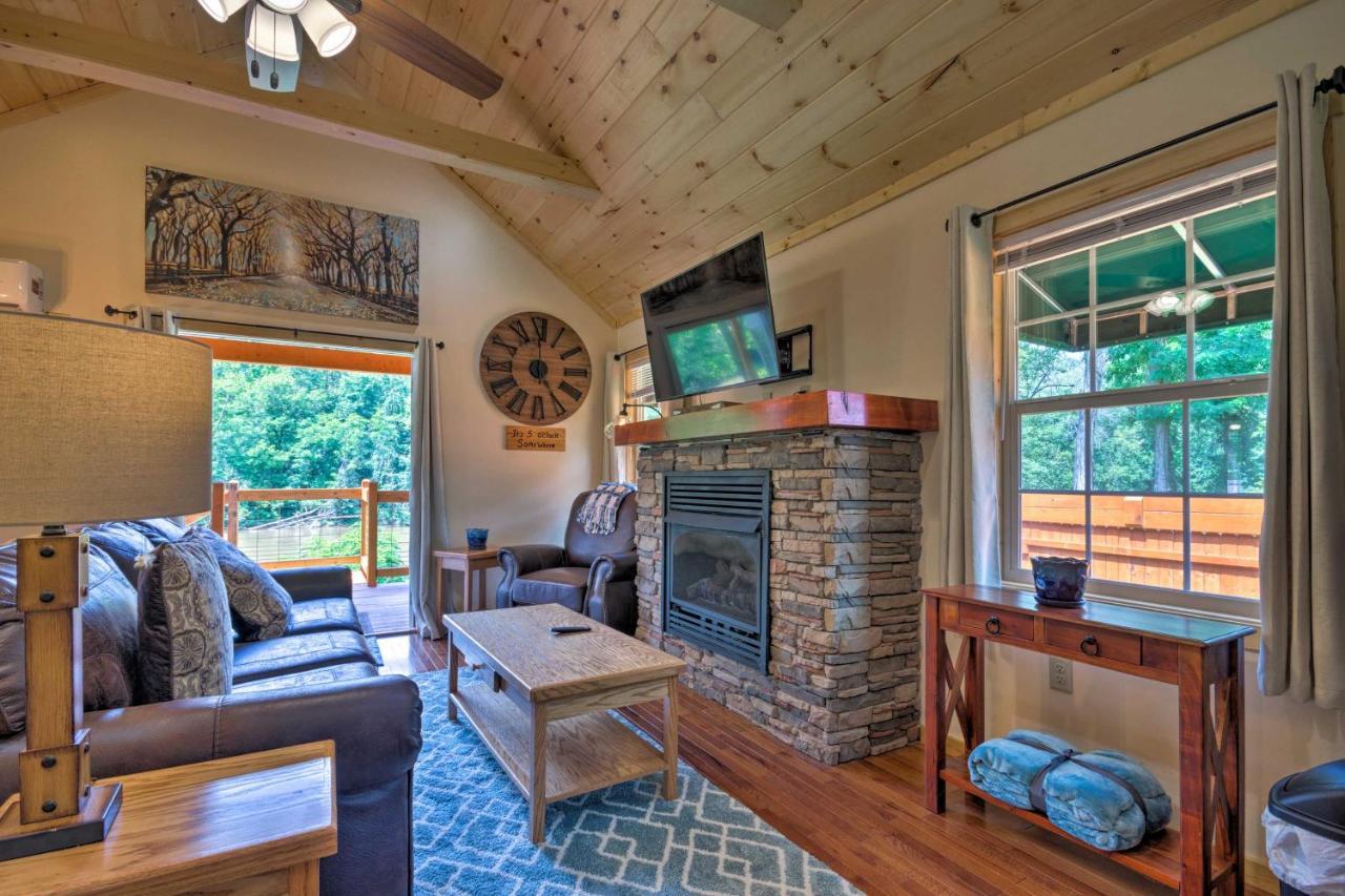 Cozy Riverfront Cabin With Private Deck And Hot Tub! Bryson City Bagian luar foto