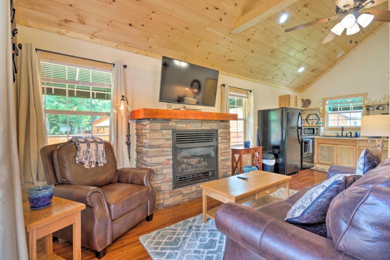 Cozy Riverfront Cabin With Private Deck And Hot Tub! Bryson City Bagian luar foto