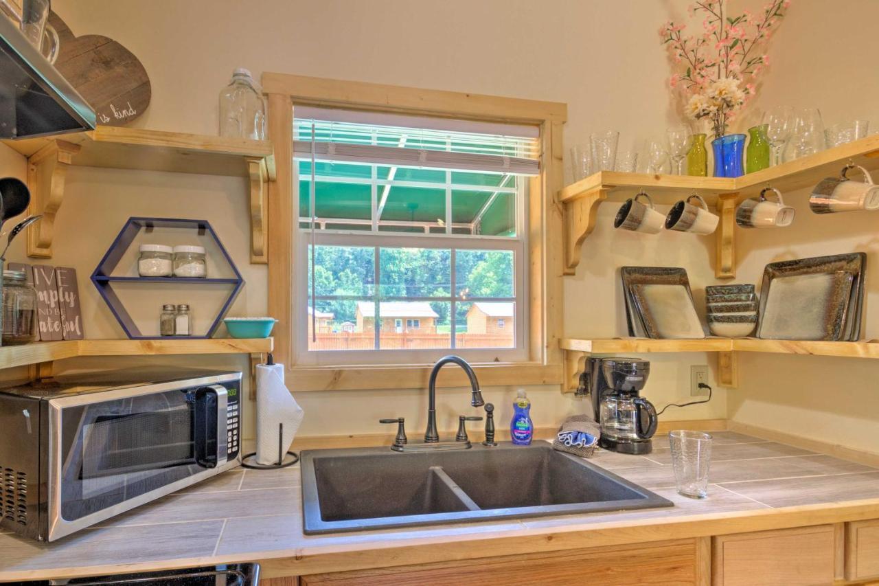 Cozy Riverfront Cabin With Private Deck And Hot Tub! Bryson City Bagian luar foto