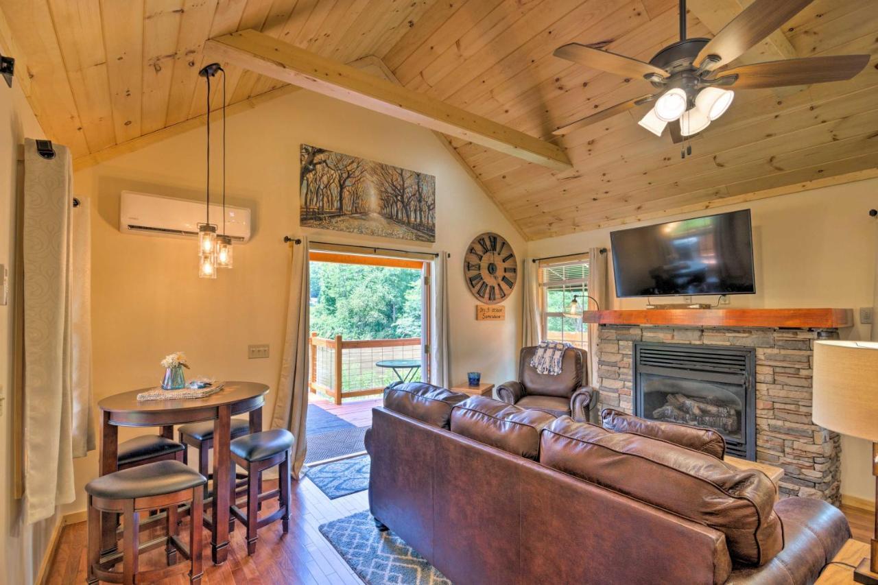 Cozy Riverfront Cabin With Private Deck And Hot Tub! Bryson City Bagian luar foto