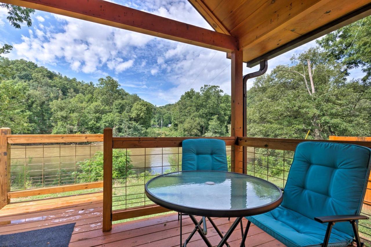 Cozy Riverfront Cabin With Private Deck And Hot Tub! Bryson City Bagian luar foto