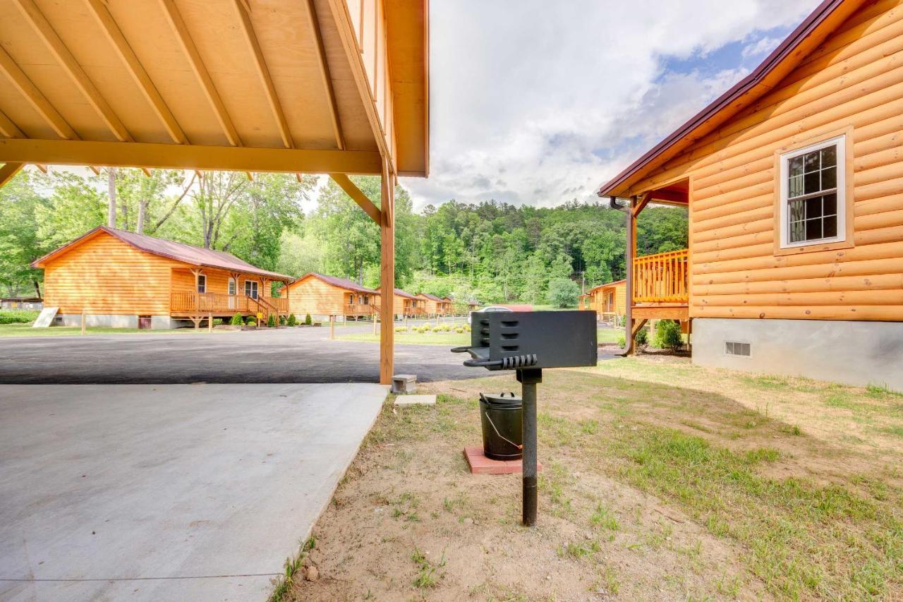 Cozy Riverfront Cabin With Private Deck And Hot Tub! Bryson City Bagian luar foto